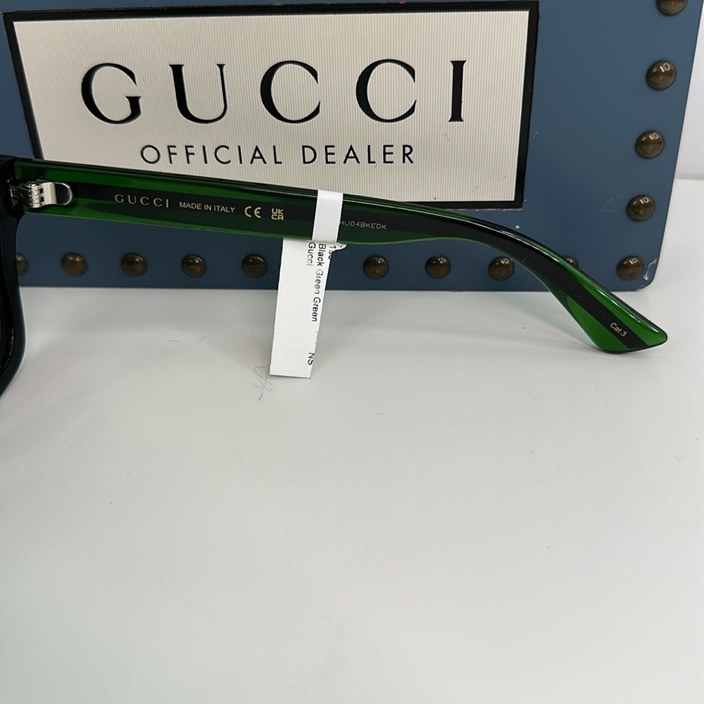 💯- New Authentic Gucci Gucci GG0001SN 002 Black/GREEN/ Red Sunglasses - Picture 13 of 14